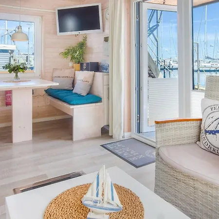 Hausboot Stina هايليغنهافن