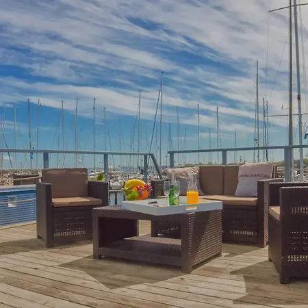 بوتيل Hausboot Stina