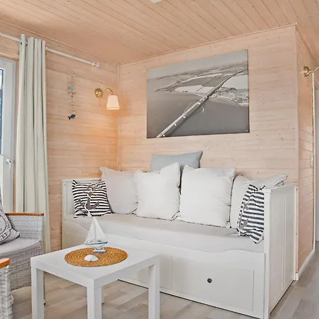 Hausboot Stina هايليغنهافن