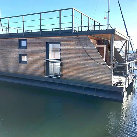 بوتيل Hausboot Stina